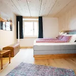 Strohballenhaus Daire