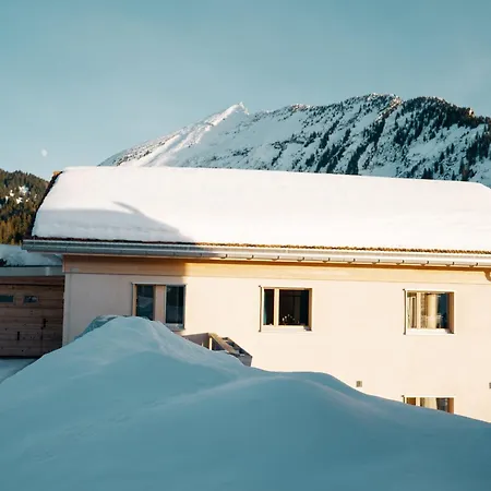 Strohballenhaus *
