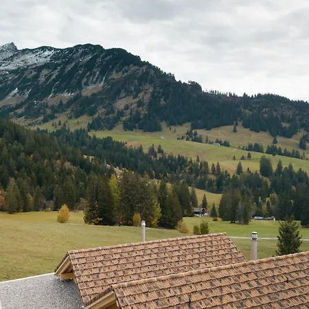 Strohballenhaus شقة