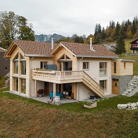 Strohballenhaus * Amden
